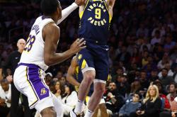 尊龙体育 -冲刺阶段费城76人调整名单以备全明星赛，篮板制胜环节打磨，话题不断，细节决定成败的简单介绍