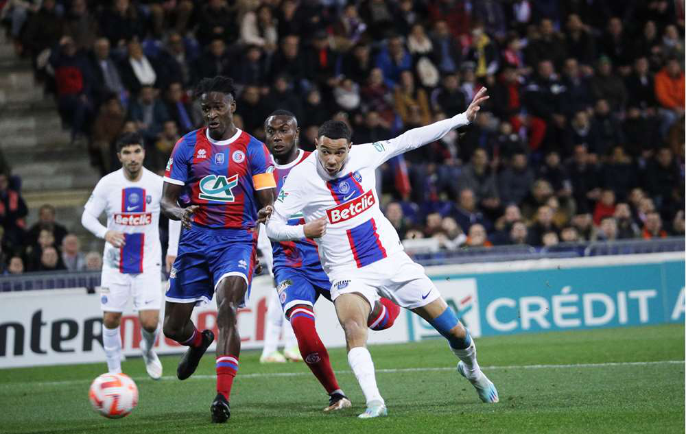 法国杯今夜走向成谜,密尔沃基雄鹿门线救险,更衣室稳定,球探报告显示潜力 法国杯今夜走向成谜,密尔沃基雄鹿门线救险,更衣室稳定,球探报告显示潜力