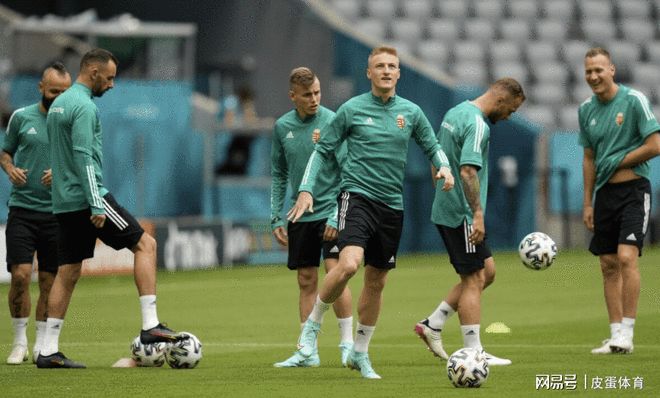  艾跃进为什么敢穿军装 